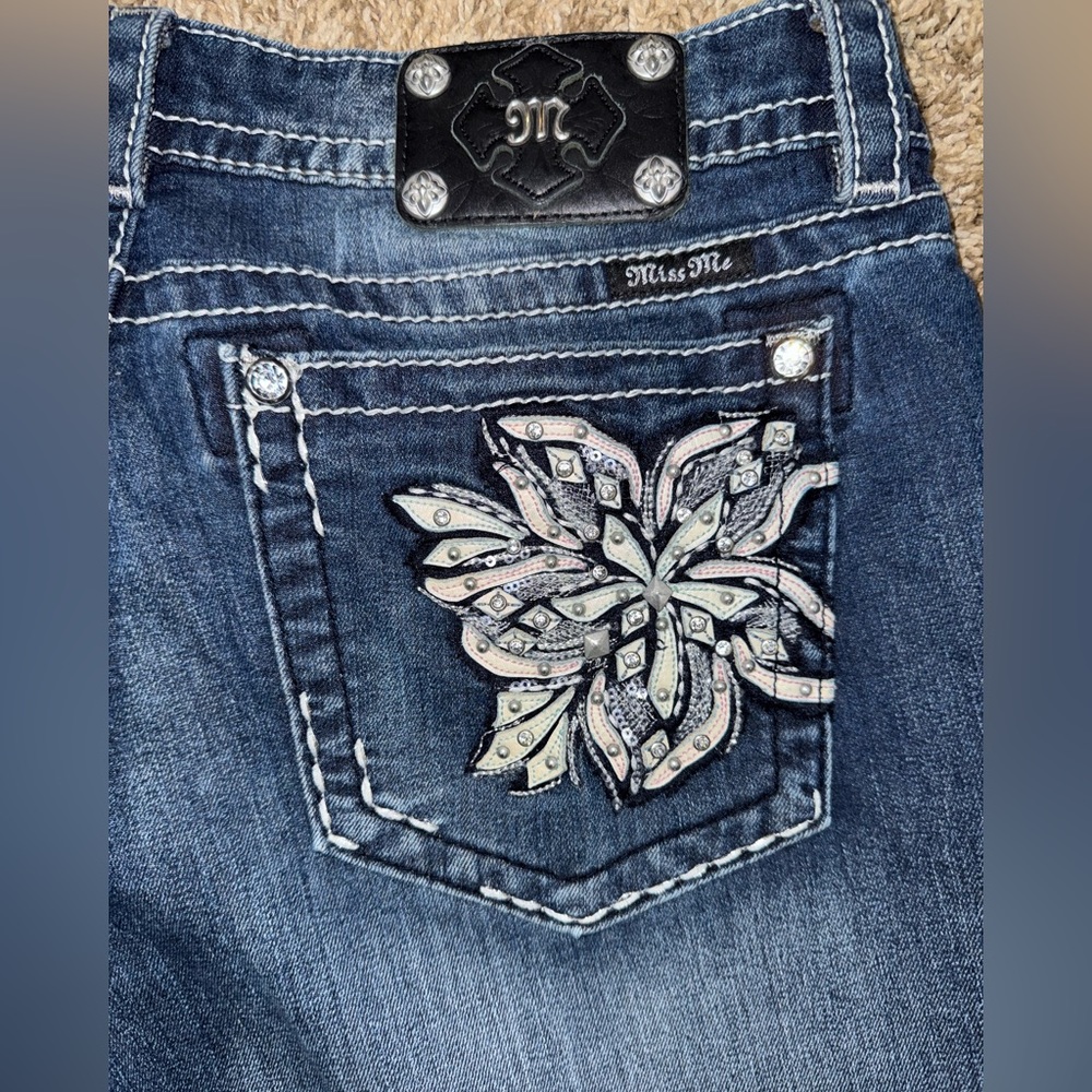 Miss Me Women’s Jeans, 33 Long, Signature Boot, like new!